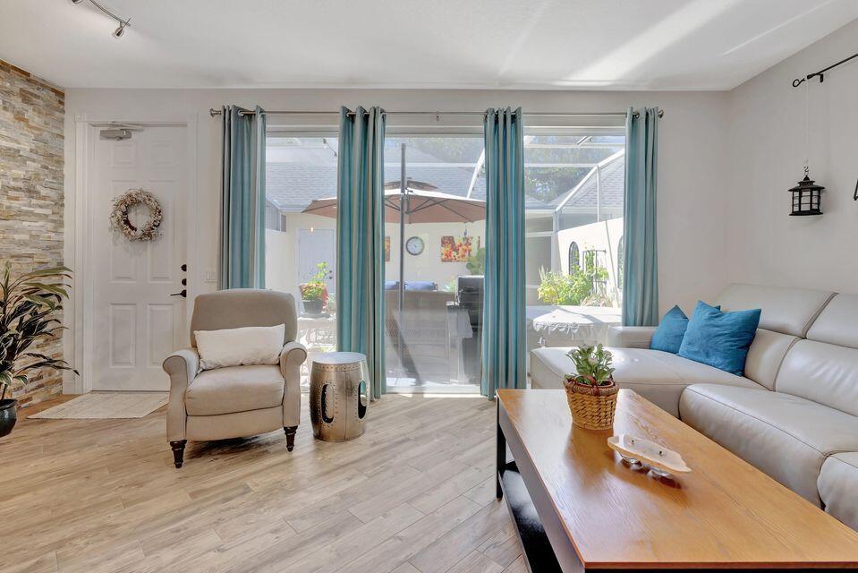 180 Freeport Dr Jupiter, FL 33458