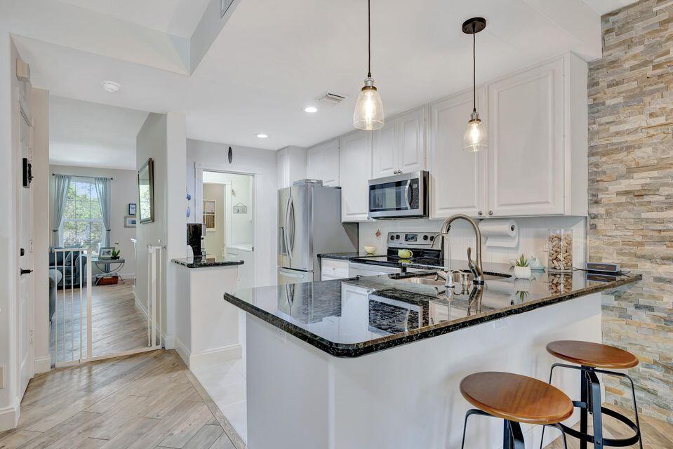 180 Freeport Dr Jupiter, FL 33458