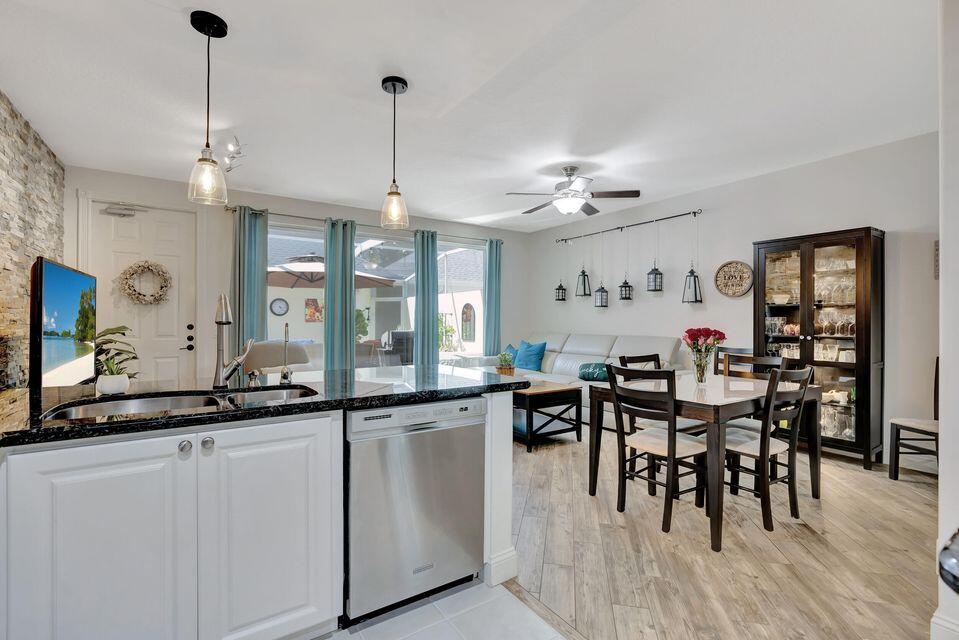 180 Freeport Dr Jupiter, FL 33458