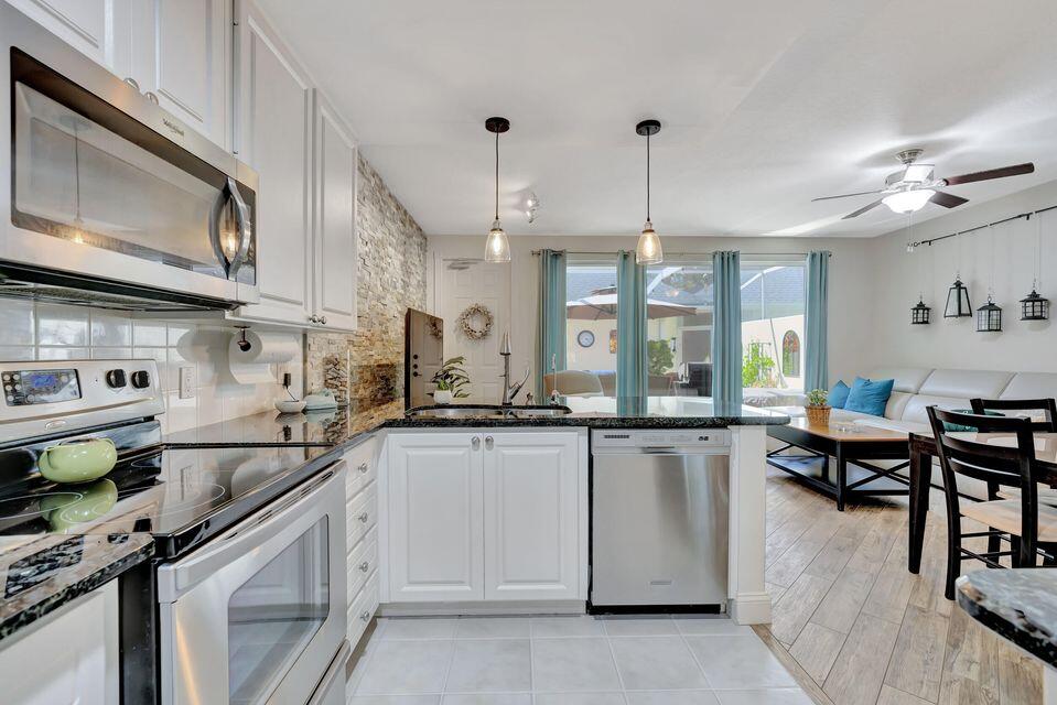 180 Freeport Dr Jupiter, FL 33458