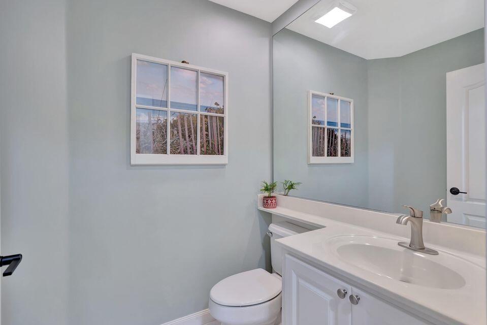 180 Freeport Dr Jupiter, FL 33458