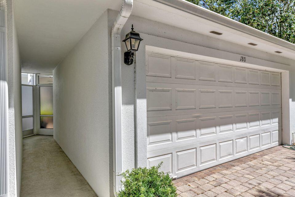 180 Freeport Dr Jupiter, FL 33458