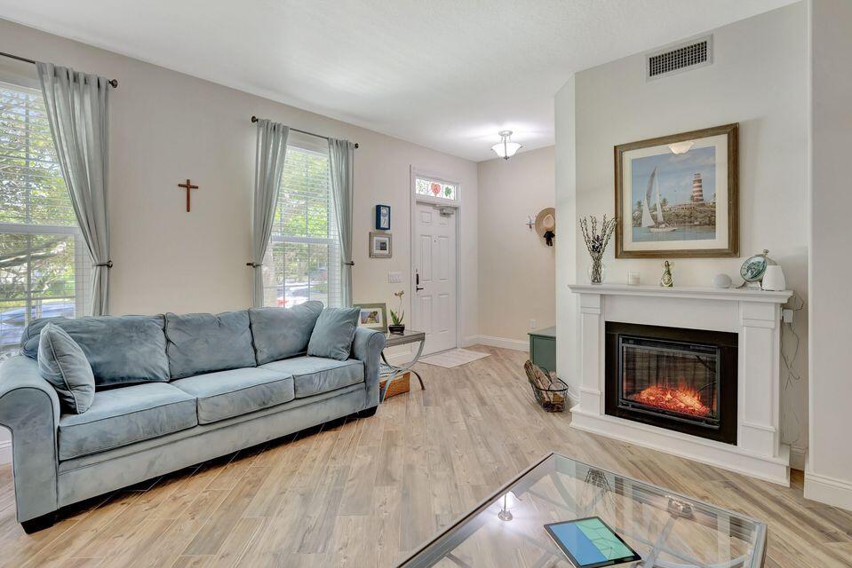 180 Freeport Dr Jupiter, FL 33458