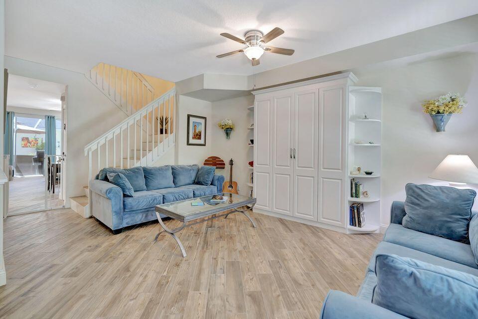 180 Freeport Dr Jupiter, FL 33458