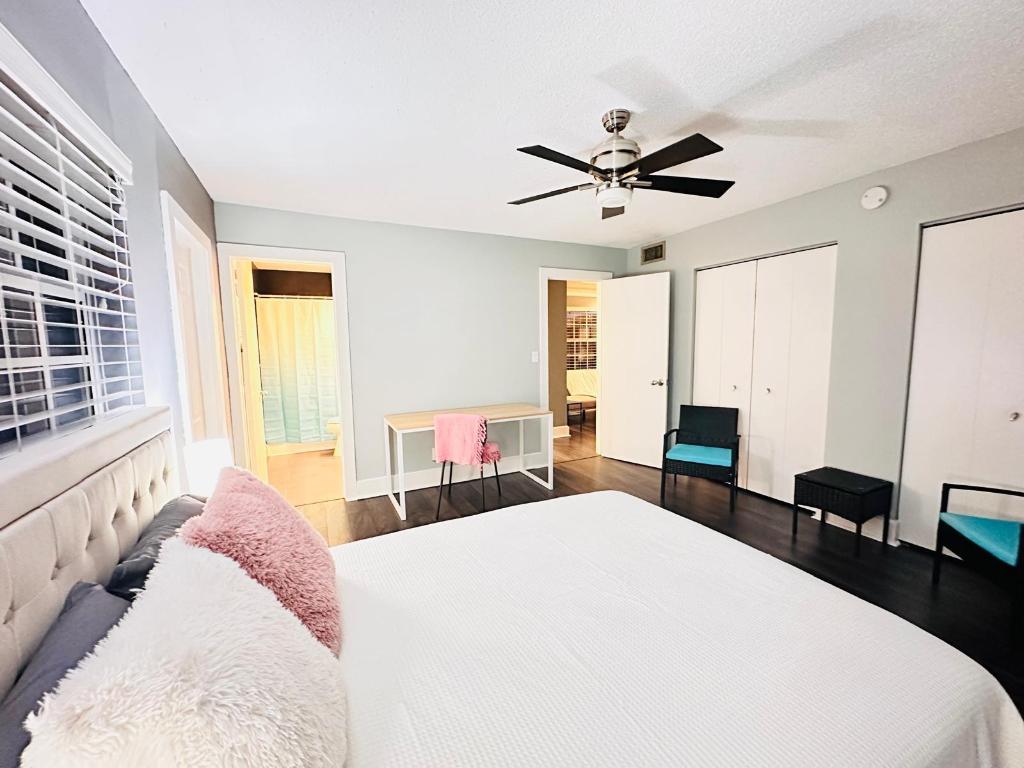 2424 NE 9th #112 Fort Lauderdale, FL 33304