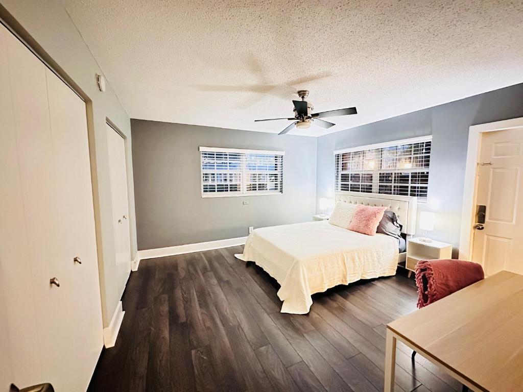 2424 NE 9th #112 Fort Lauderdale, FL 33304