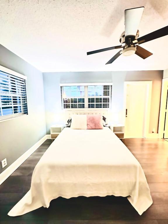 2424 NE 9th #112 Fort Lauderdale, FL 33304