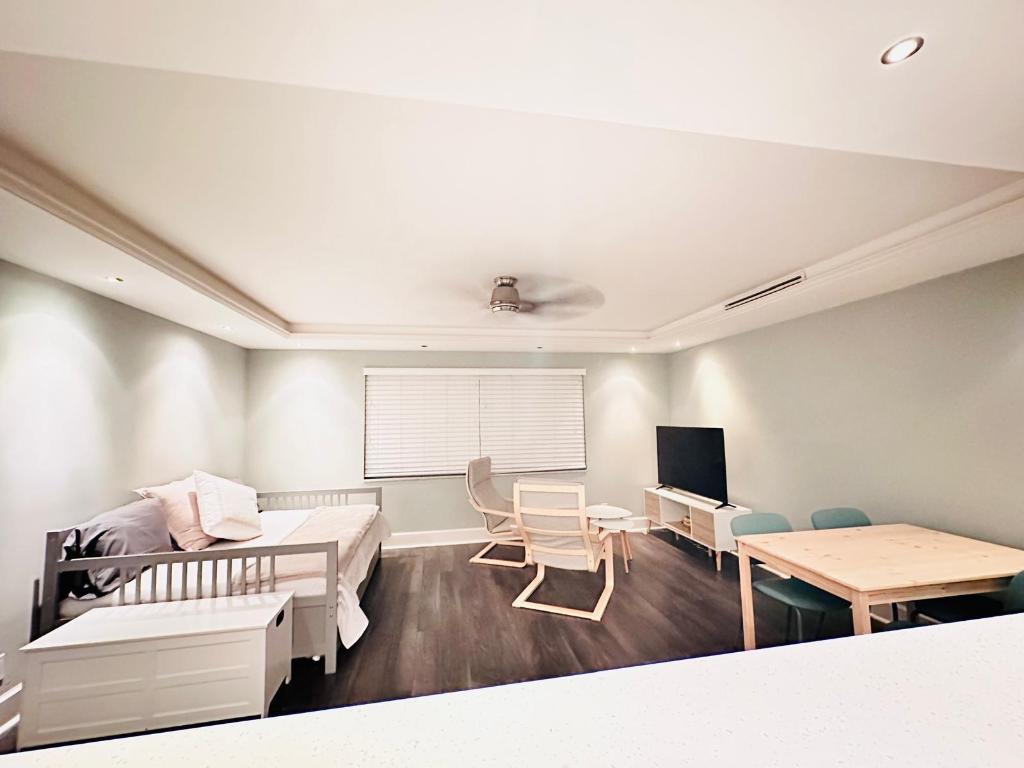 2424 NE 9th #112 Fort Lauderdale, FL 33304