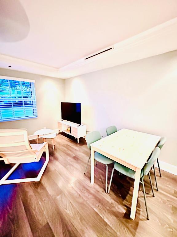 2424 NE 9th #112 Fort Lauderdale, FL 33304