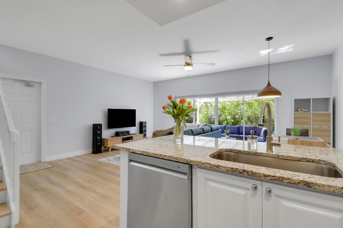 18 Tall Oaks Tequesta, FL 33469