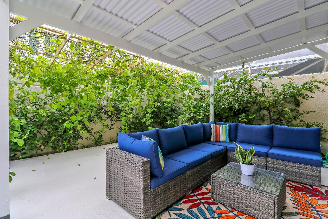 18 Tall Oaks Tequesta, FL 33469