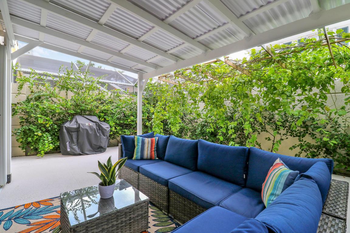 18 Tall Oaks Tequesta, FL 33469