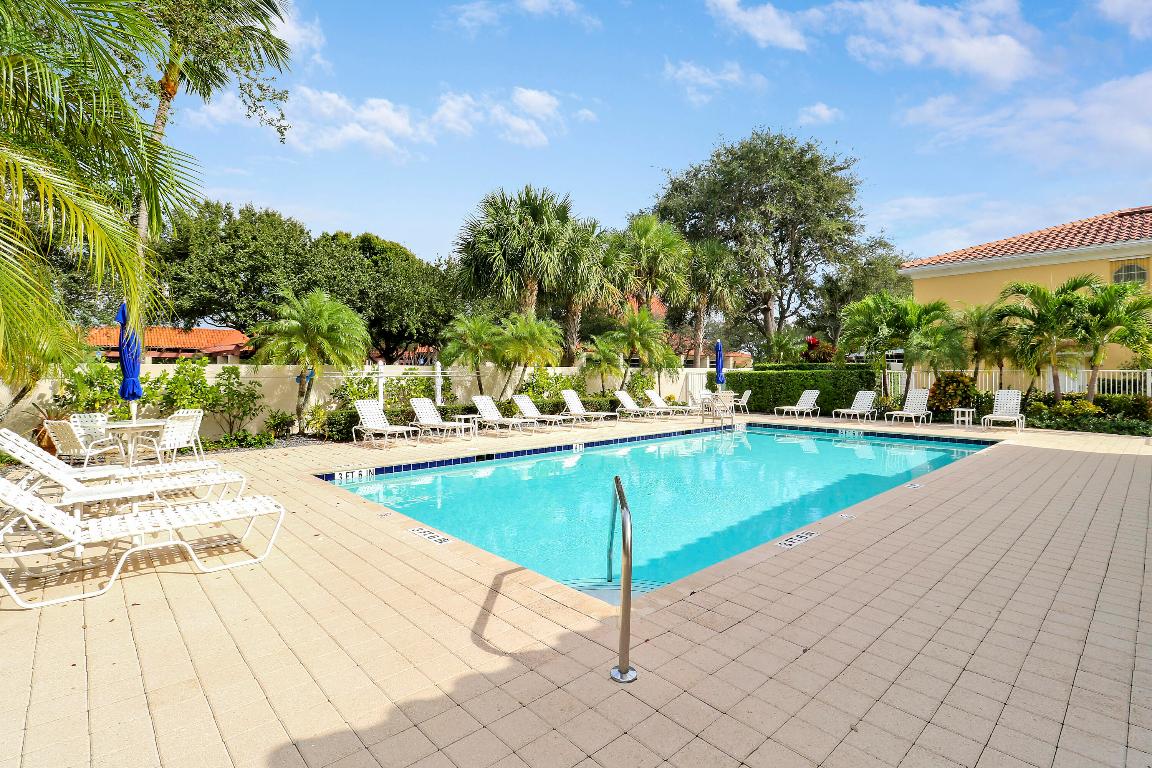 18 Tall Oaks Tequesta, FL 33469