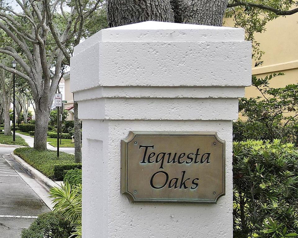 18 Tall Oaks Tequesta, FL 33469
