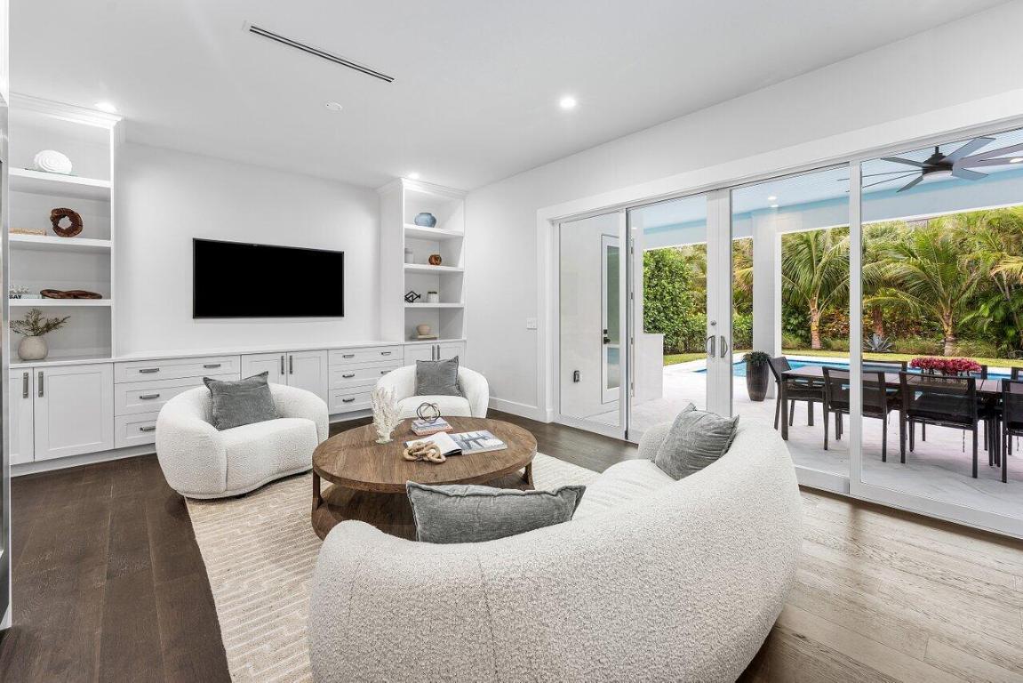 11823 Lake Shr Palm Beach Gardens, FL 33408