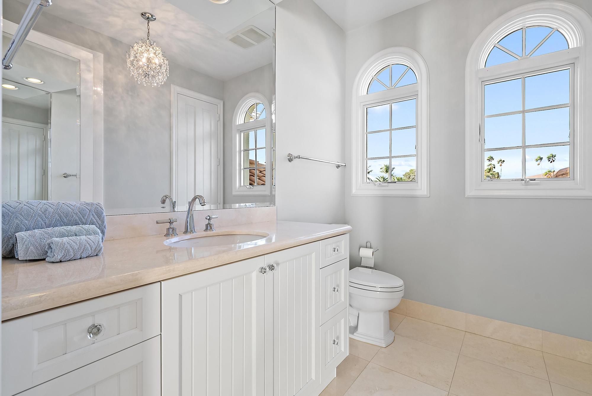 712 Ocean Dr Juno Beach, FL 33408