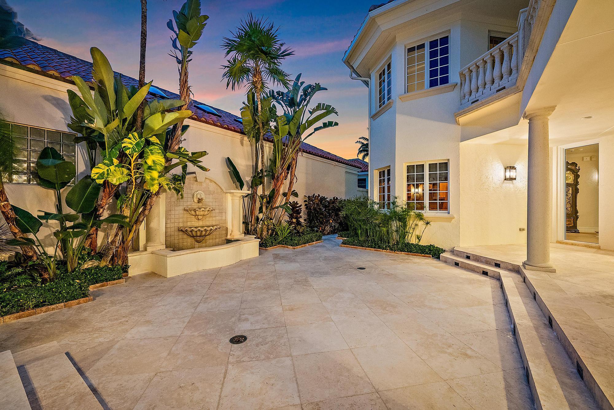 712 Ocean Dr Juno Beach, FL 33408