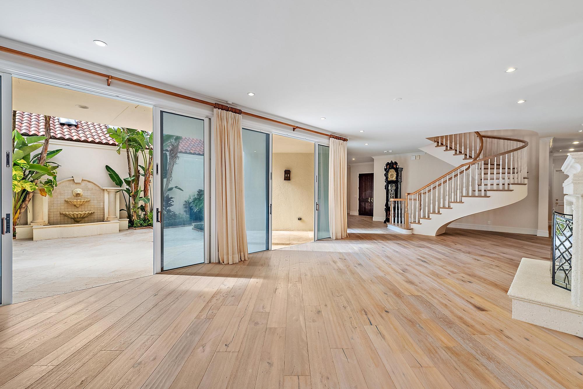 712 Ocean Dr Juno Beach, FL 33408