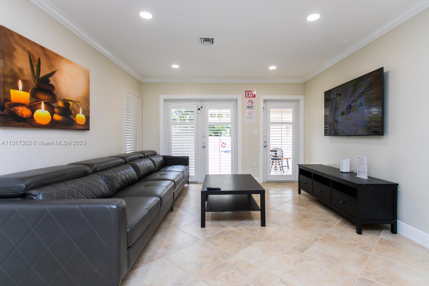 714 Harrison St Hollywood, FL 33019