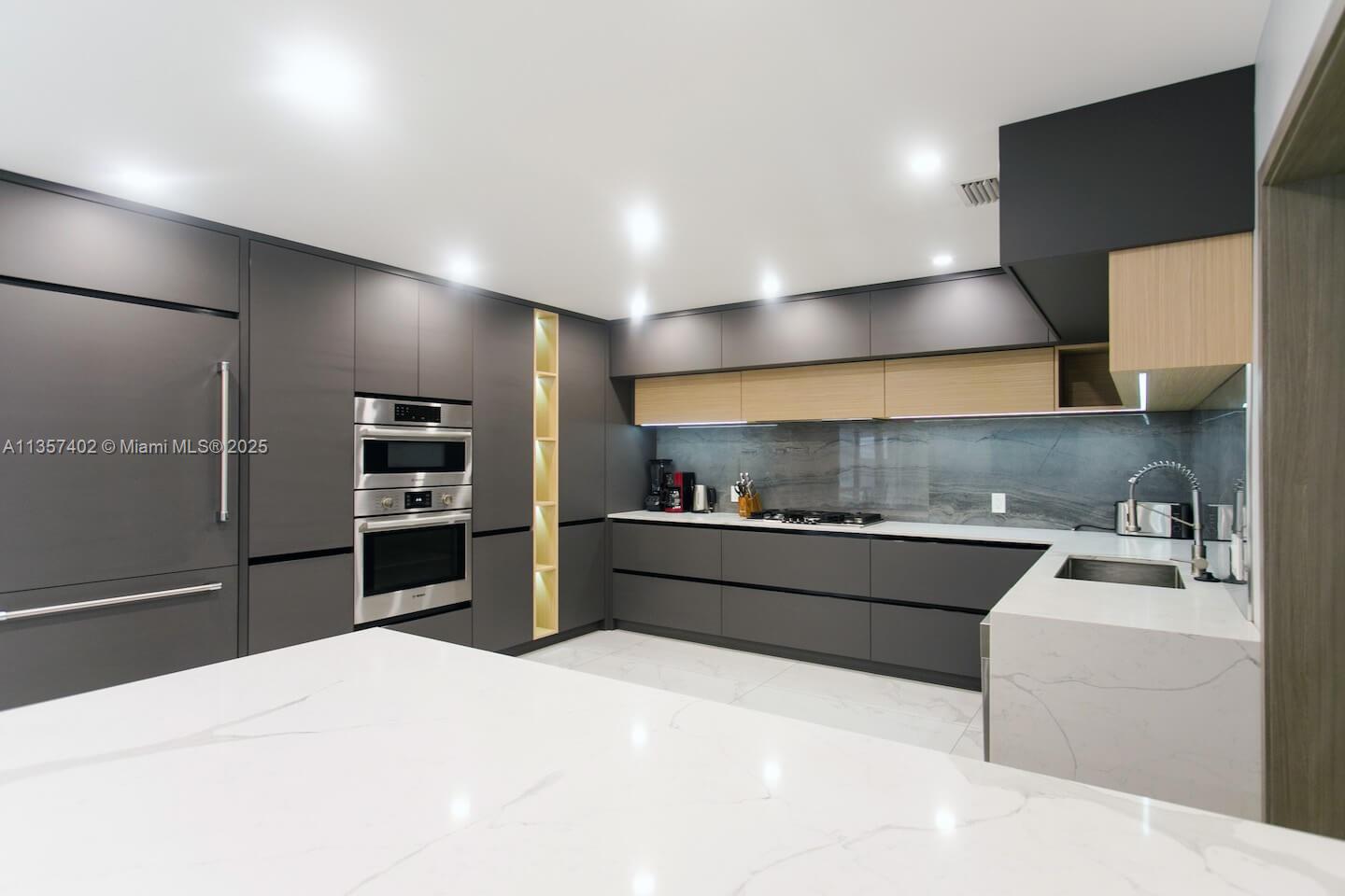 1218 Hollywood Blvd Hollywood, FL 33019