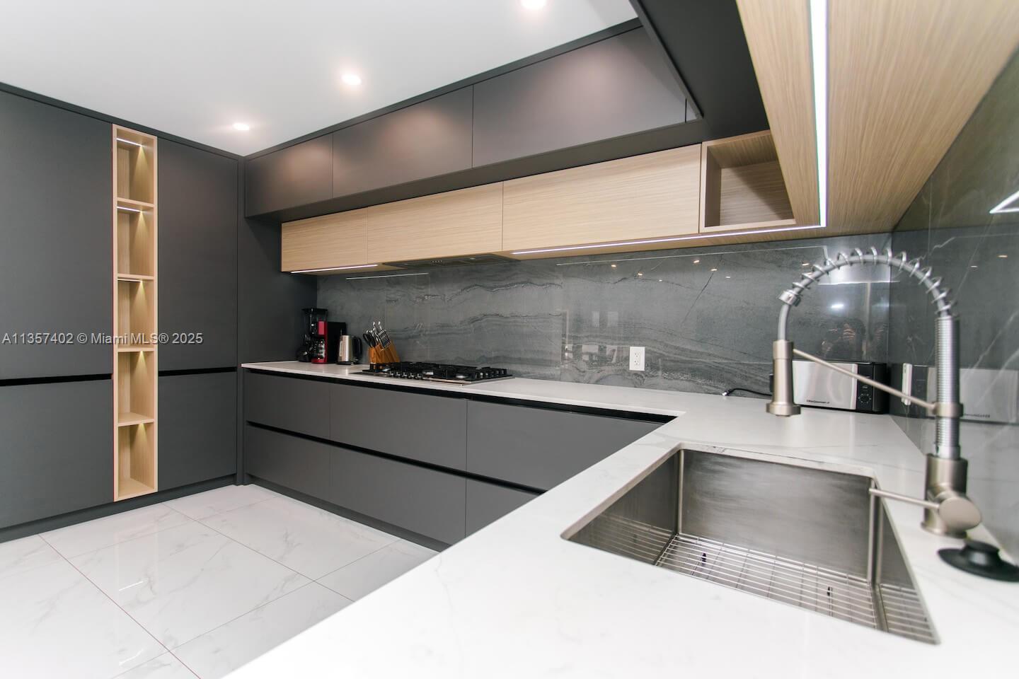 1218 Hollywood Blvd Hollywood, FL 33019