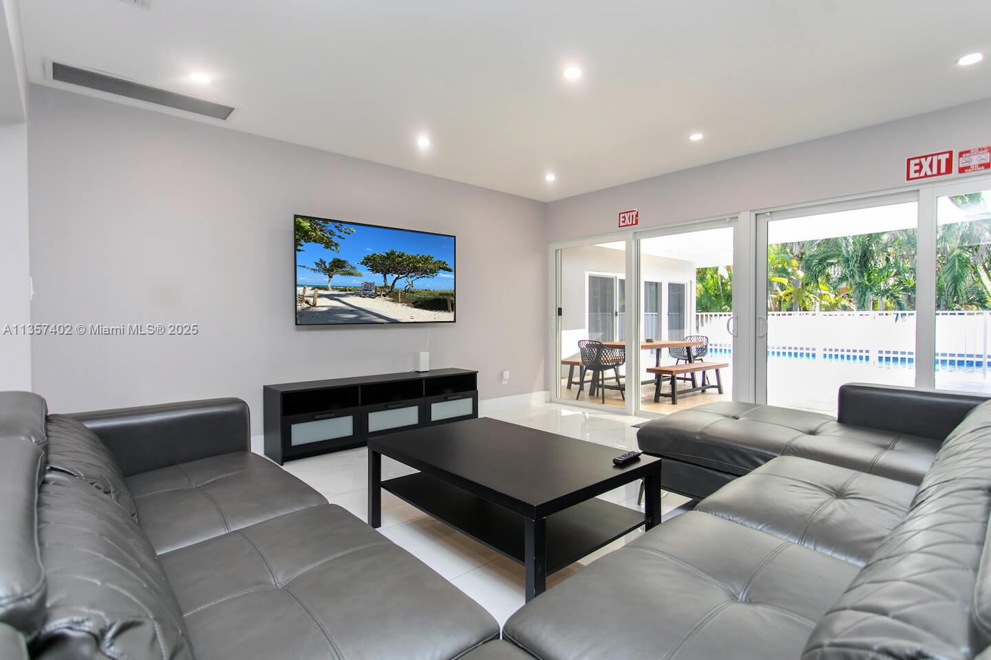 1218 Hollywood Blvd Hollywood, FL 33019