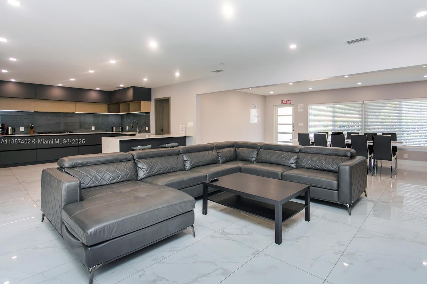 1218 Hollywood Blvd Hollywood, FL 33019