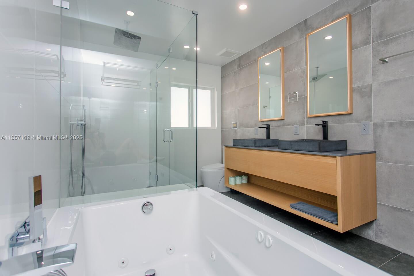 1218 Hollywood Blvd Hollywood, FL 33019