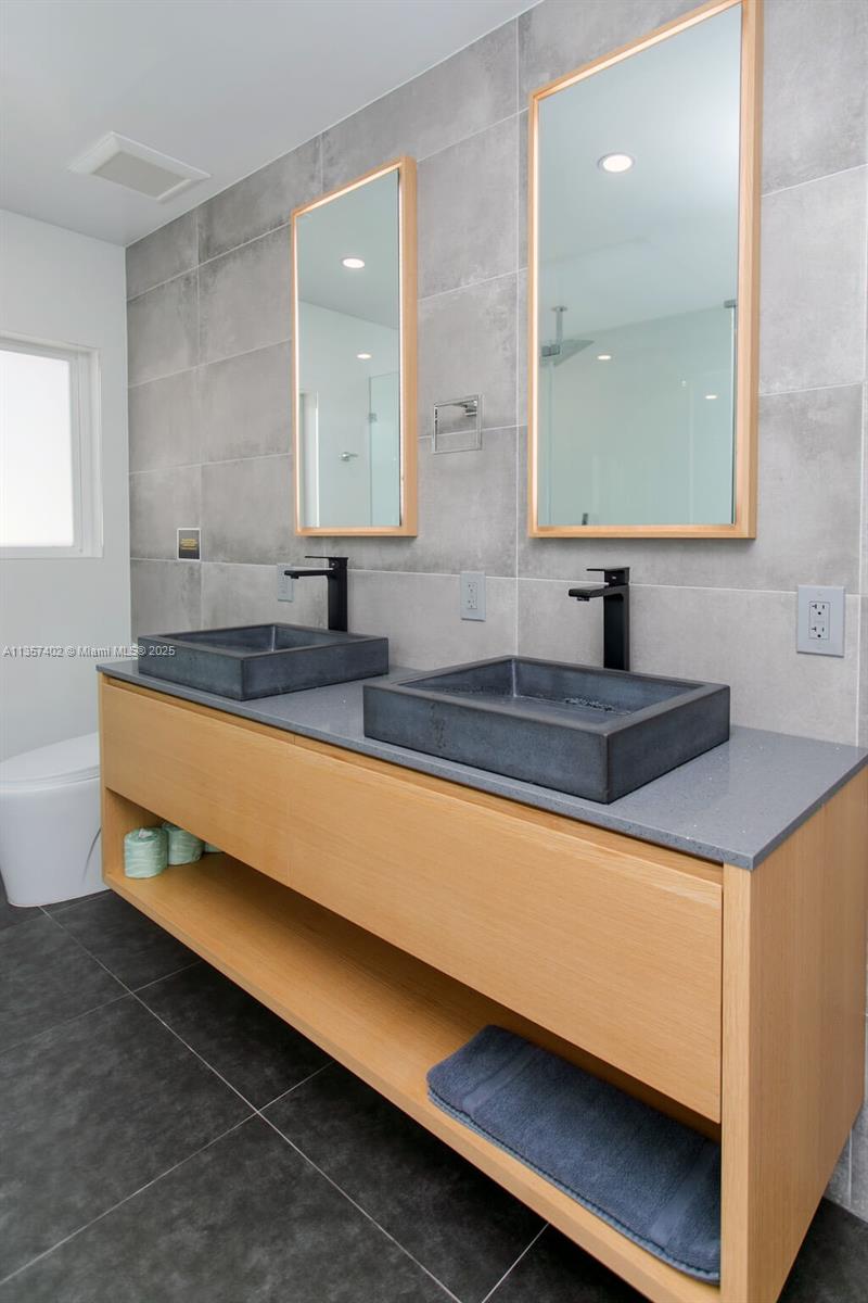 1218 Hollywood Blvd Hollywood, FL 33019