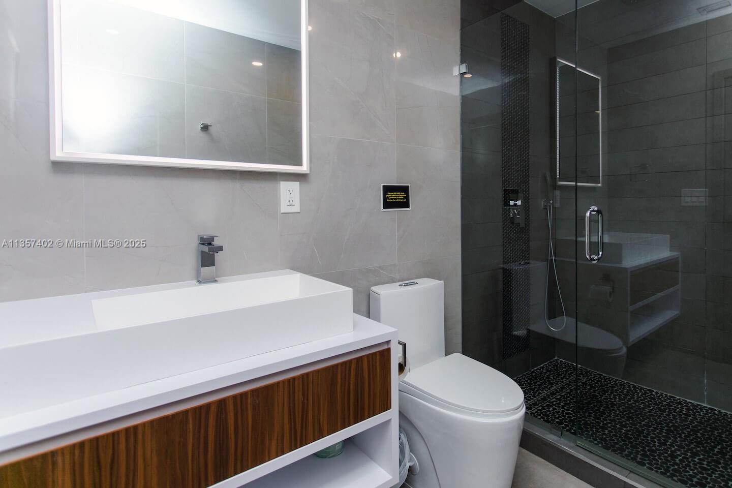 1218 Hollywood Blvd Hollywood, FL 33019