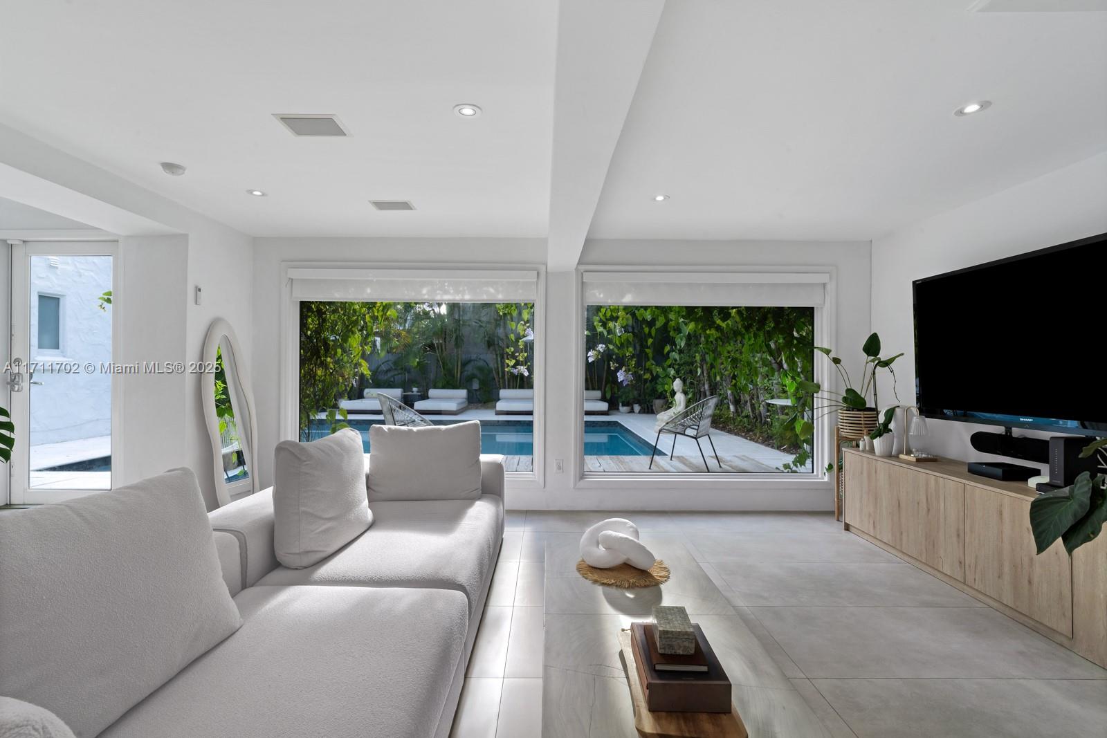 2974 Old Alton Rd Miami Beach, FL 33140