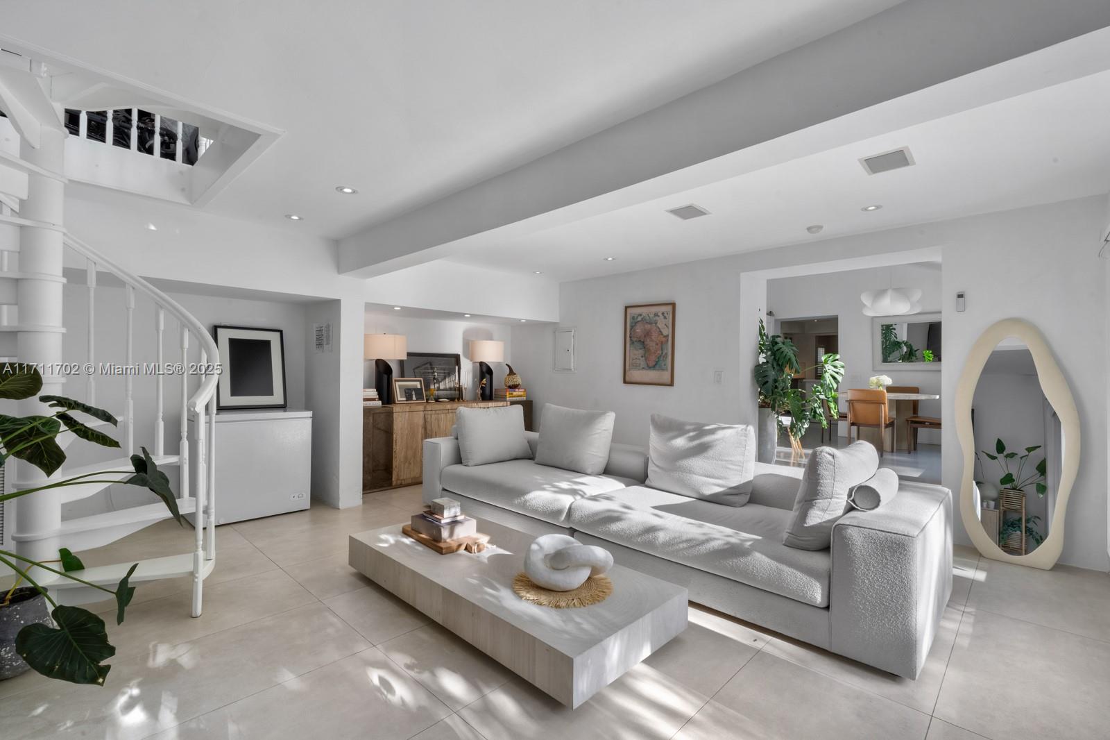 2974 Old Alton Rd Miami Beach, FL 33140