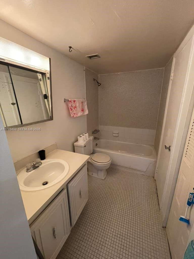 496 NW 165th St Rd #D-611 Miami, FL 33169