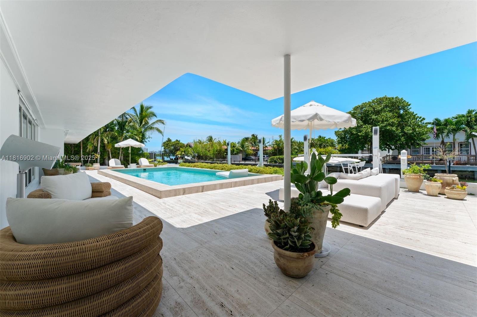 1250 NE 87th St Miami, FL 33138