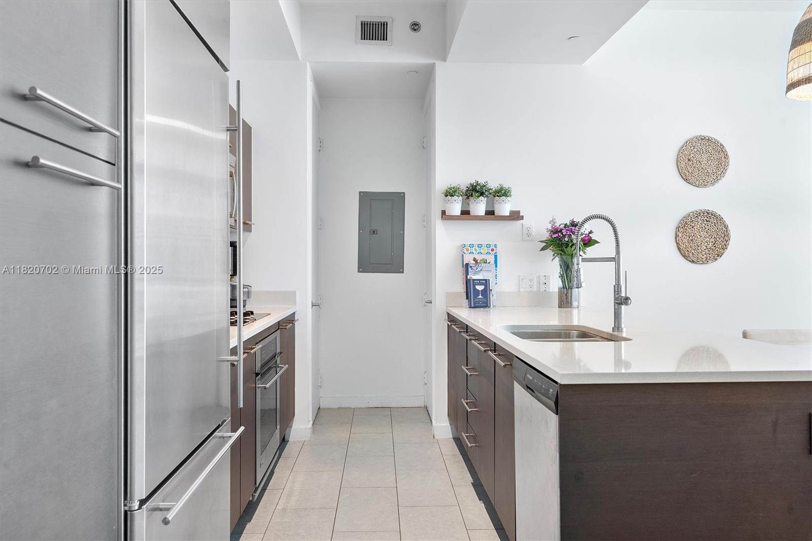 image 500 Brickell West Condo14