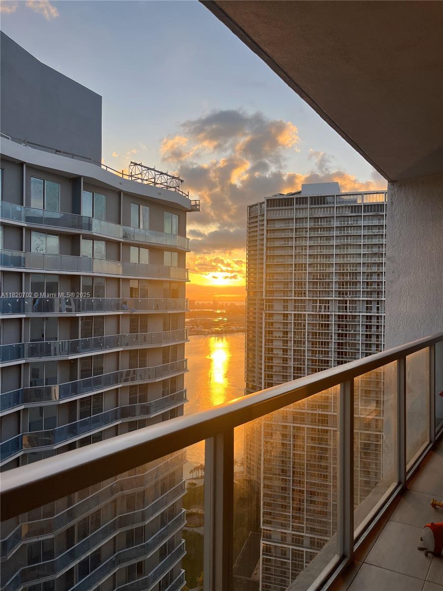 image 500 Brickell West Condo17