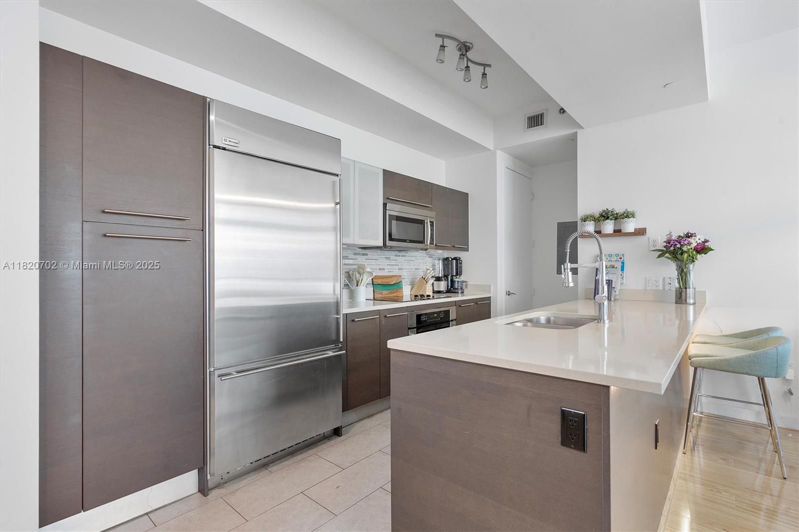 image 500 Brickell West Condo2