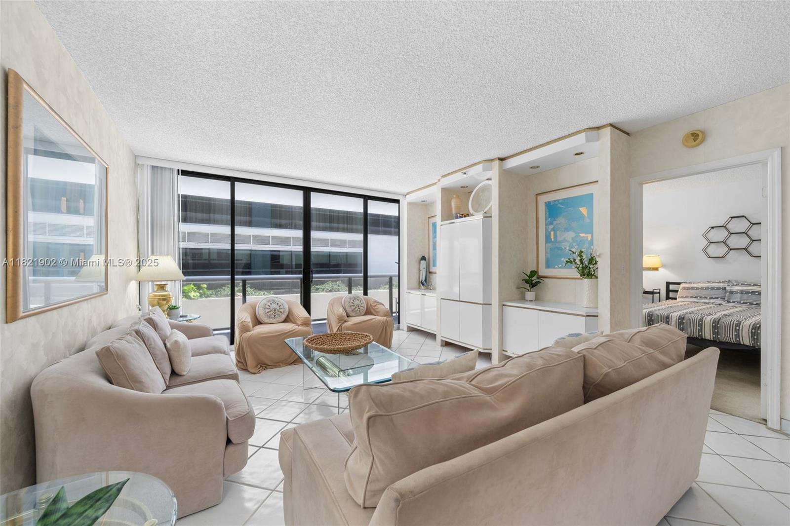 image The Waves Condo4