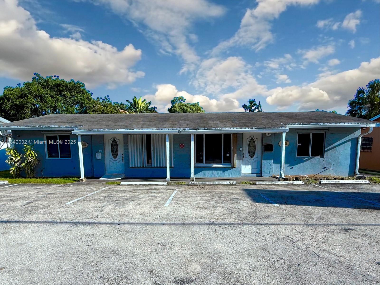 648 W Oakland Park Blvd