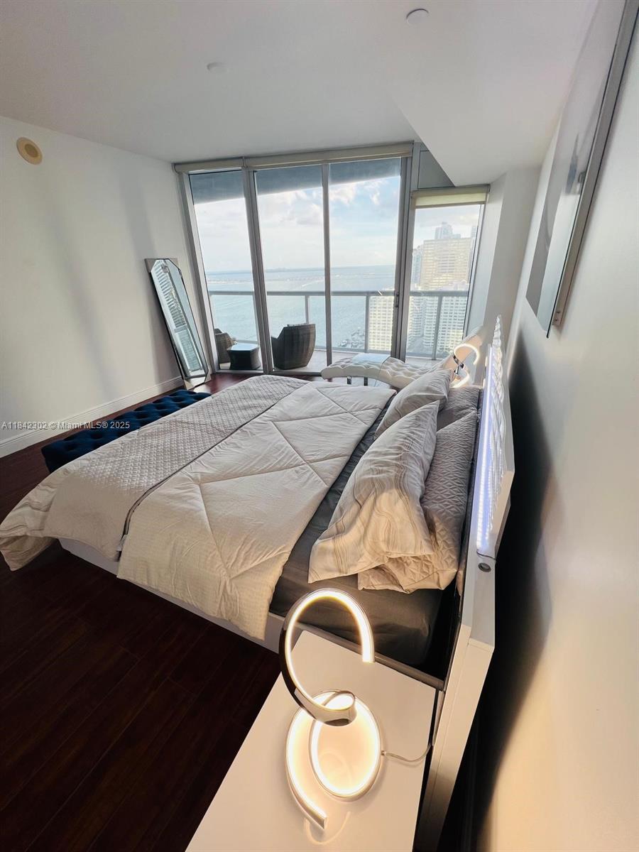 image Icon Brickell No Two17