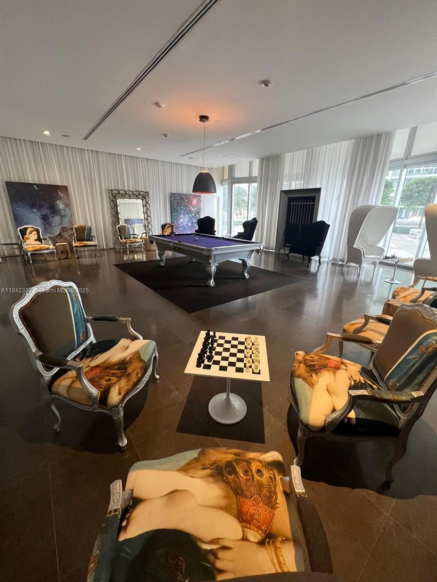 image Icon Brickell No Two8