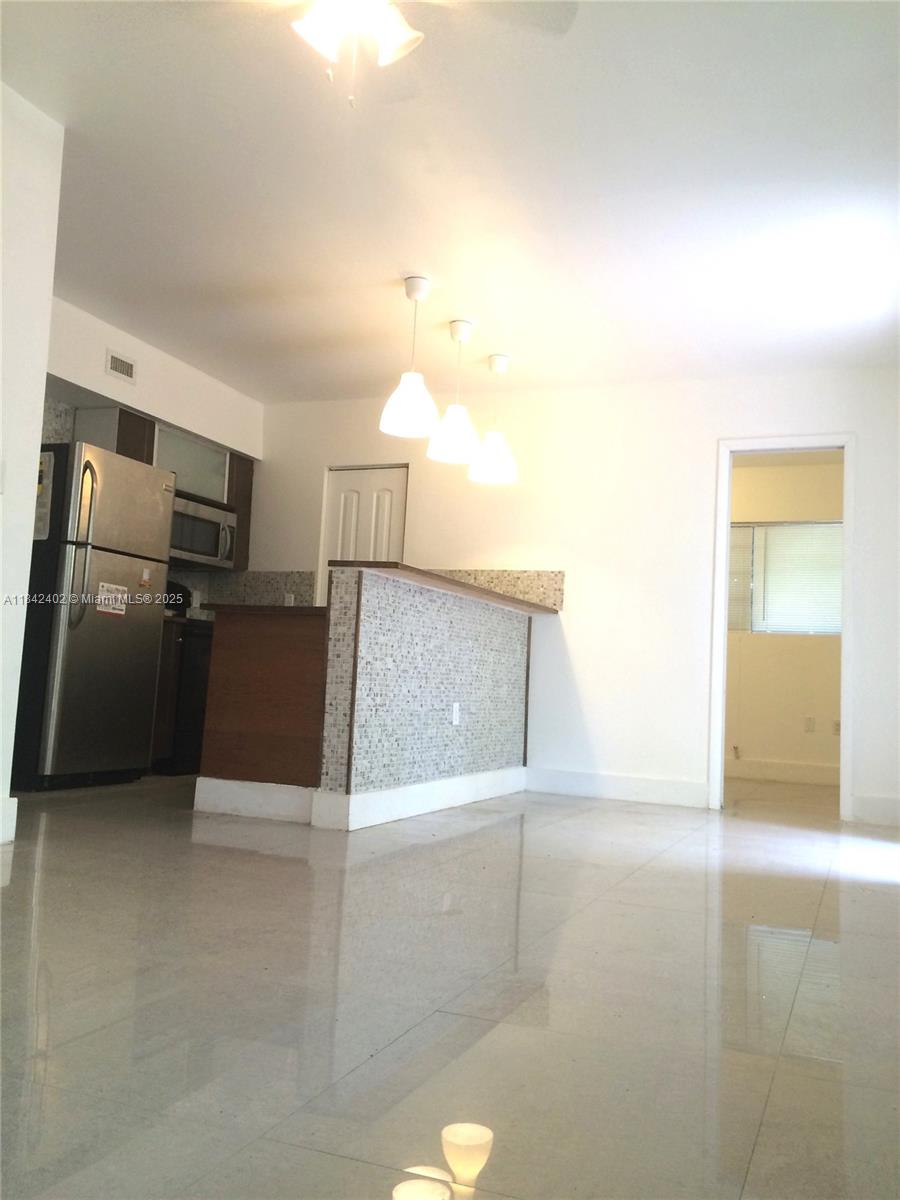 7025 Rue Granville #1