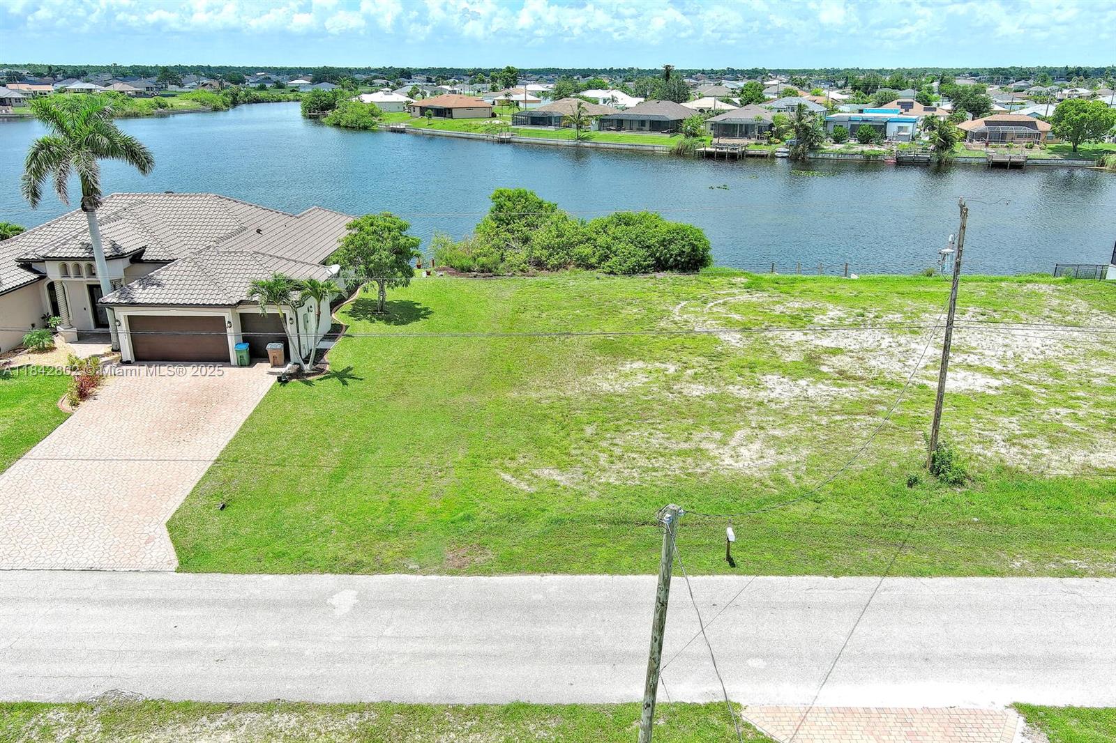 401 NW 24th Ter Cape Coral, FL 33993