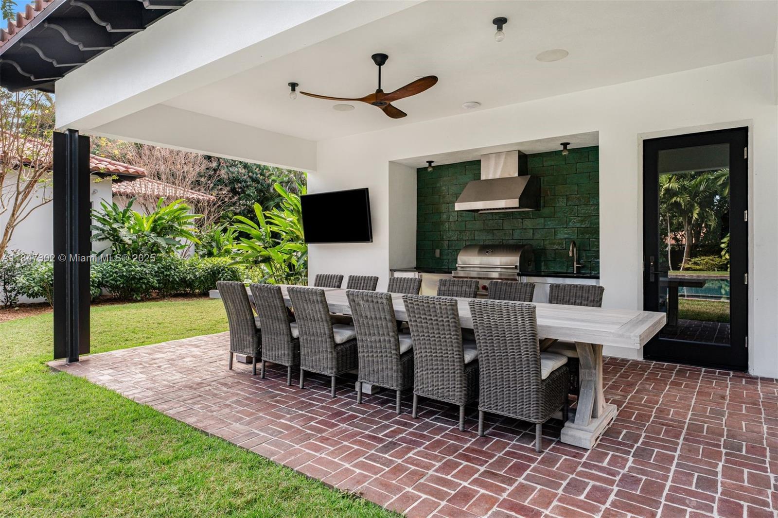 4763 SW 82nd St Miami, FL 33143 4763 SW 82nd St Miami, FL 33143