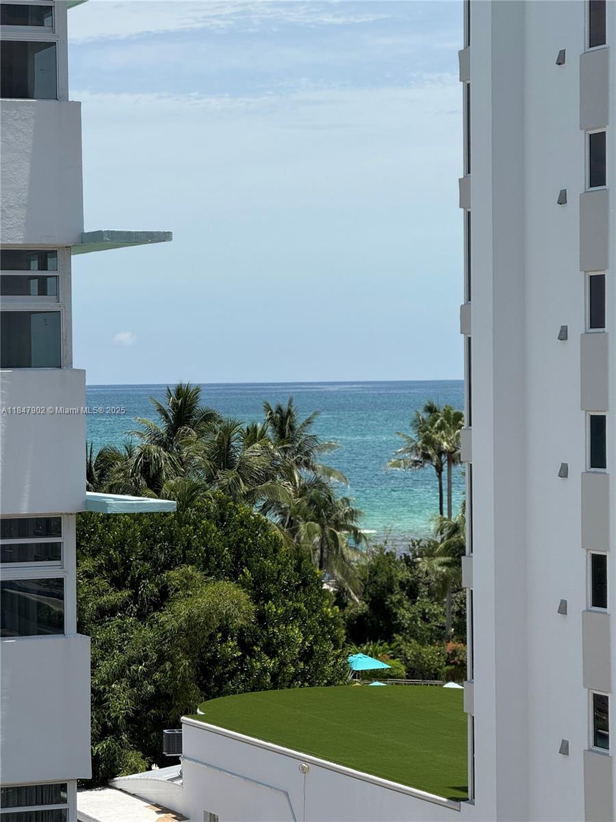3100 Collins Ave #702