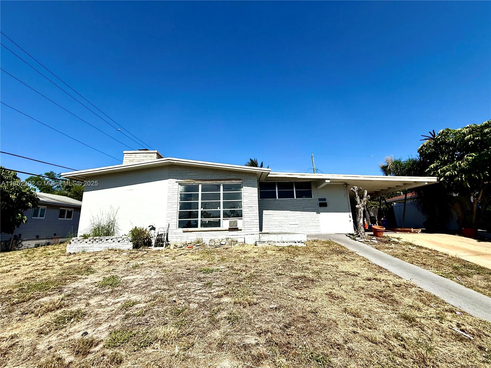1426 Hillcrest Dr