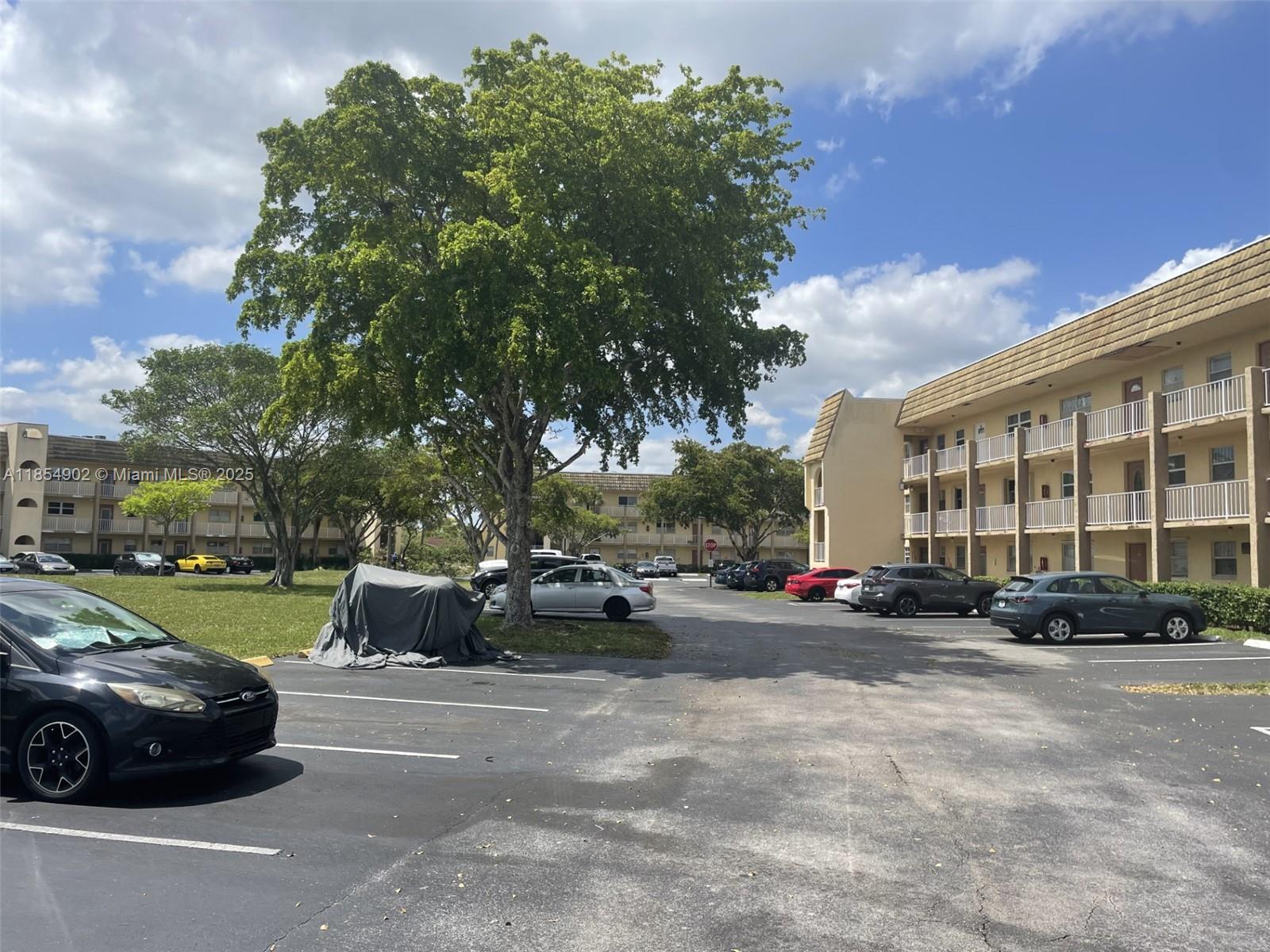 8285 Sunrise Lks Blvd #202