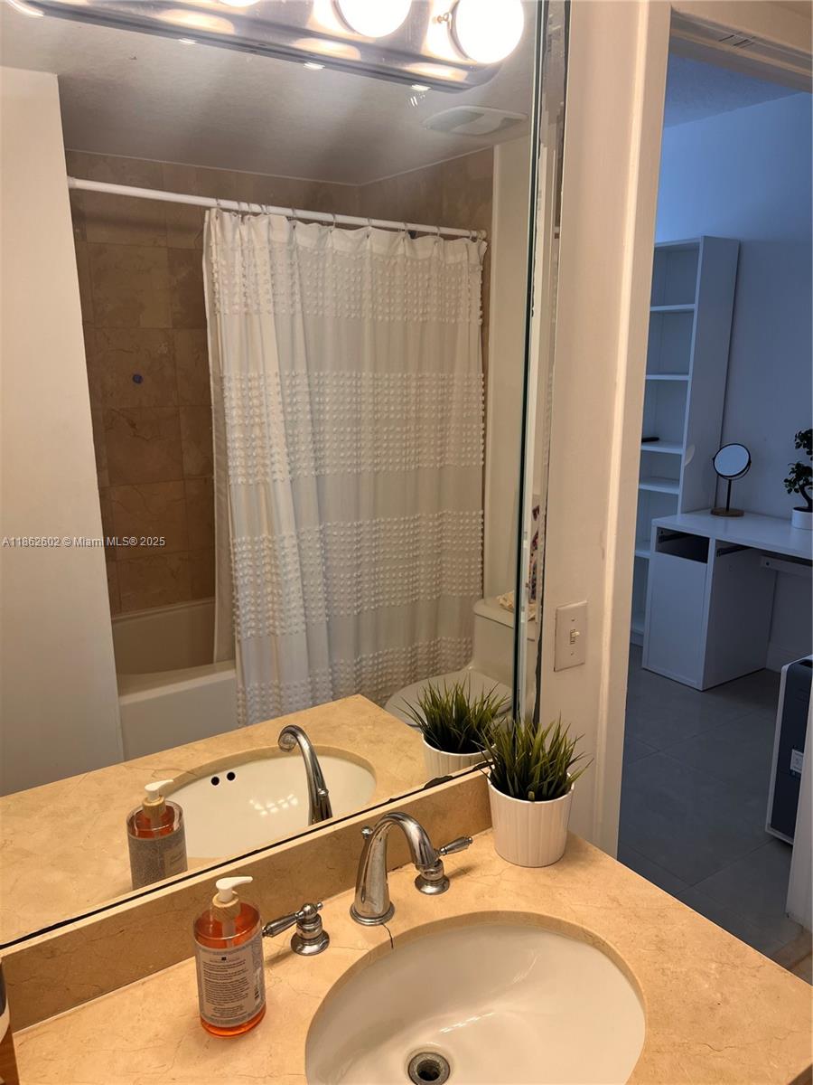 image The Sail Condo16