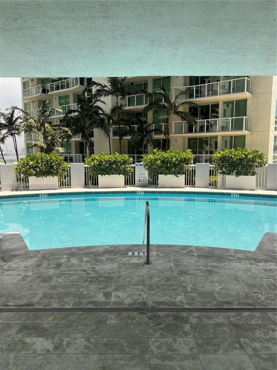 image The Sail Condo40