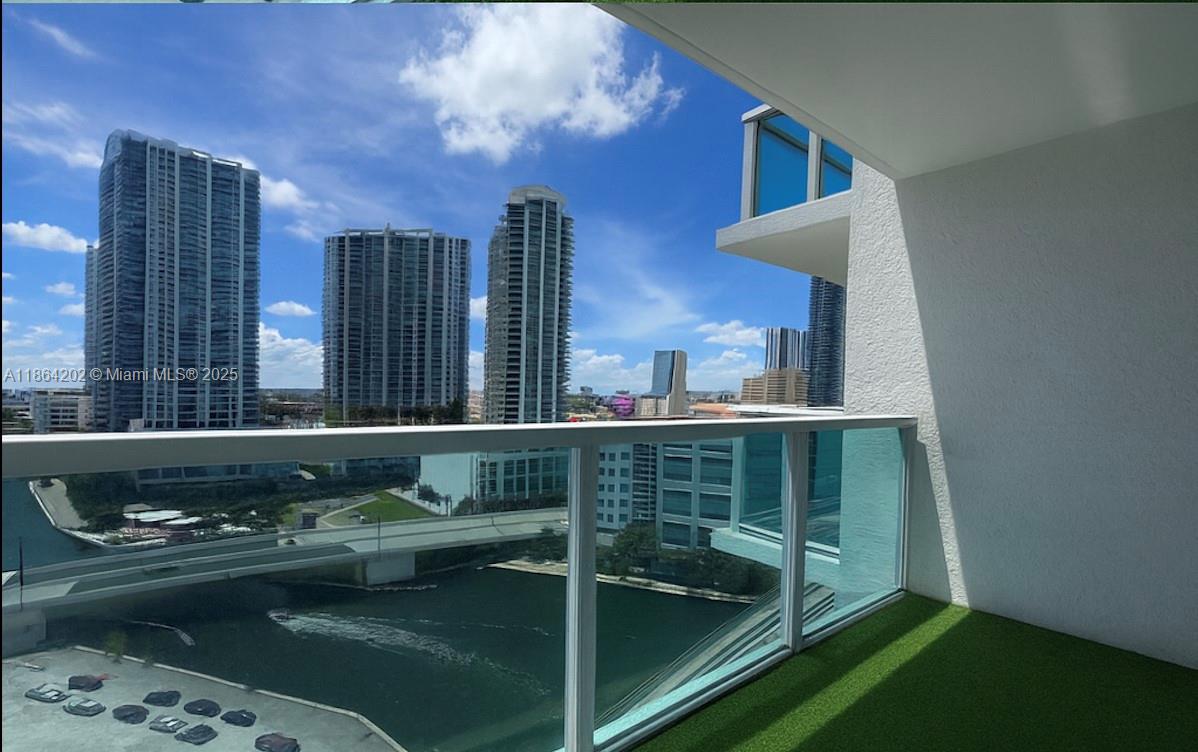 31 SE 5th St #1803